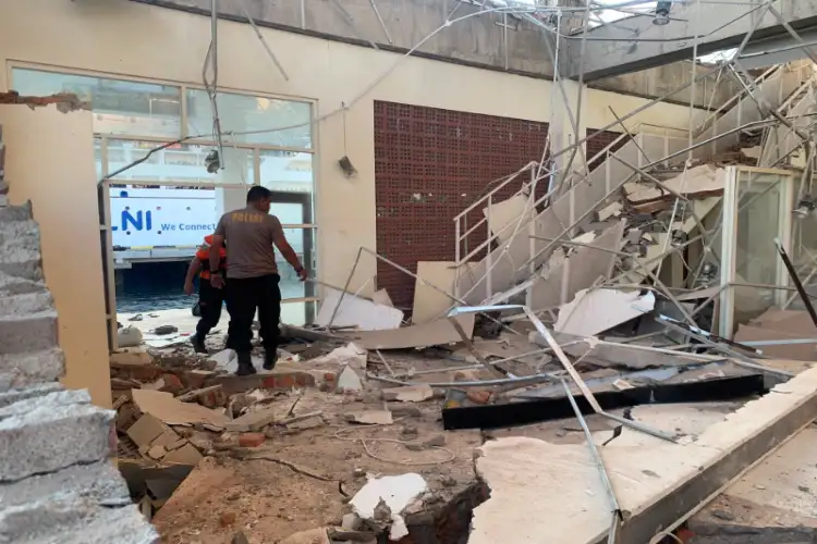 Fresh 5.9 quake hits Indonesia's Flores region; Death toll from earlier 7.7 tremor rises to 54