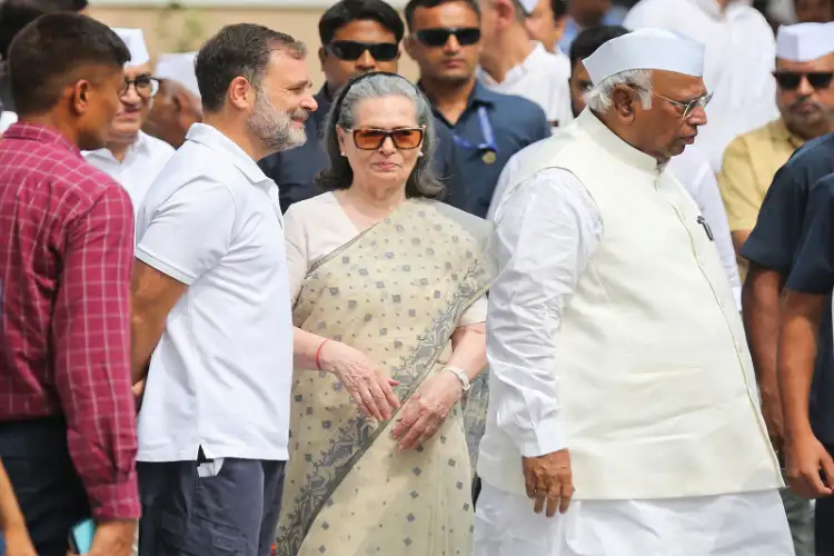Delhi Police probes complaint against Sonia, Rahul Gandhi over Vande Mataram row