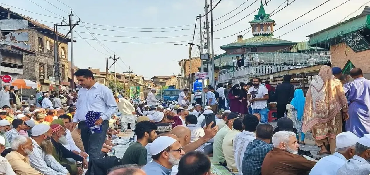 Crowds thronged the Naqshband Sahib Shrine in Srinagar; 'Khwaja Digar' prayers were offered. pics social media