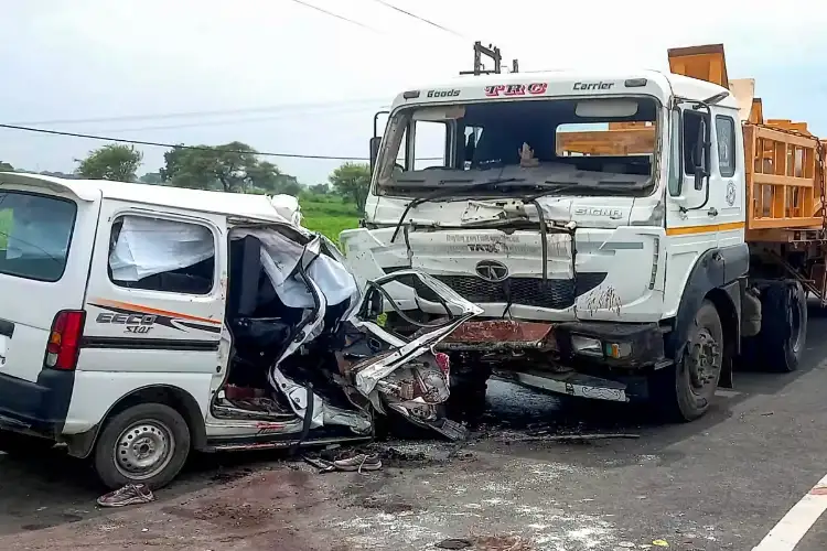 8 killed, over 25 injured after truck collides with pick-up vehicle in MP's Bhind