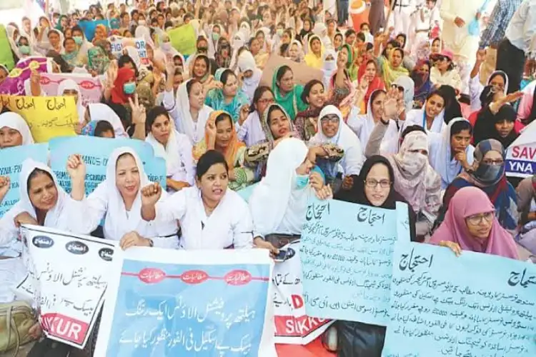 Pak govt cracks down on protesting healthcare workers as Sindh protests expose systemic neglect