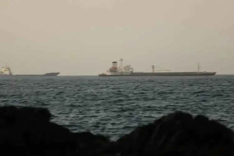 Vessel struck by projectile while transiting Strait of Hormuz: Report