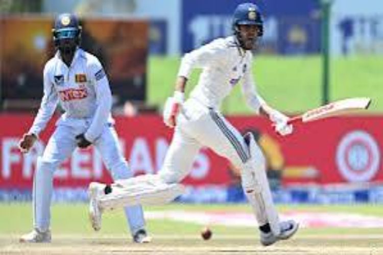 India took a 294-run lead over Sri Lanka