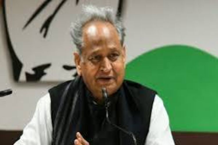 Farmers are jostling in queues for fertilizers: Ashok Gehlot