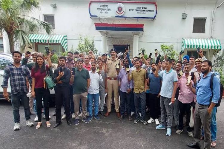 North East Delhi Police returns 568 lost and stolen mobile phones to their owners