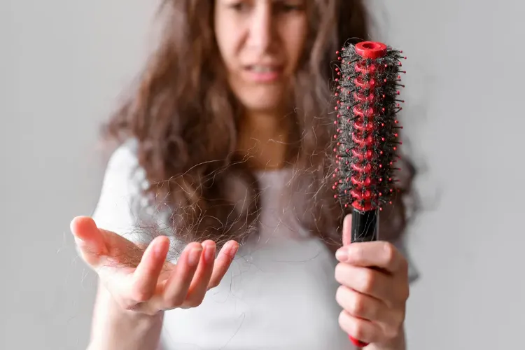 Does washing hair with shampoo every day cause more hair loss?