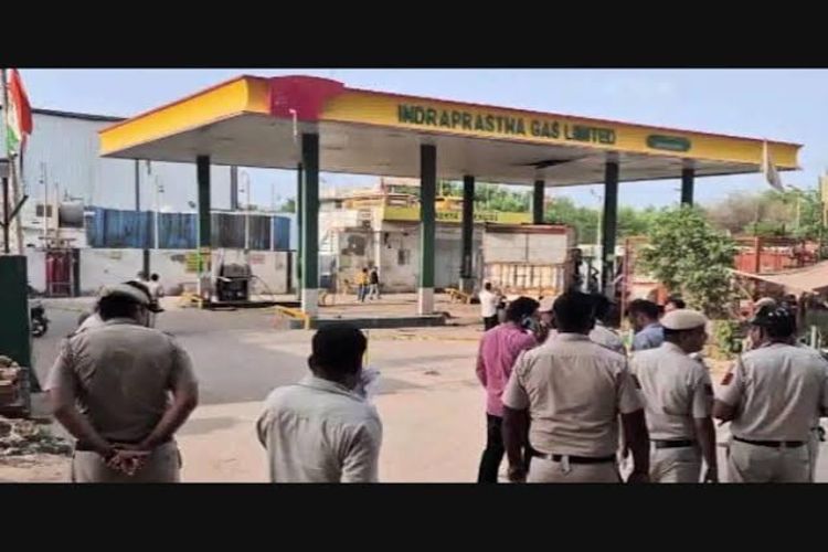 Extra cylinder could be the reason: IGL on Delhi CNG station blast