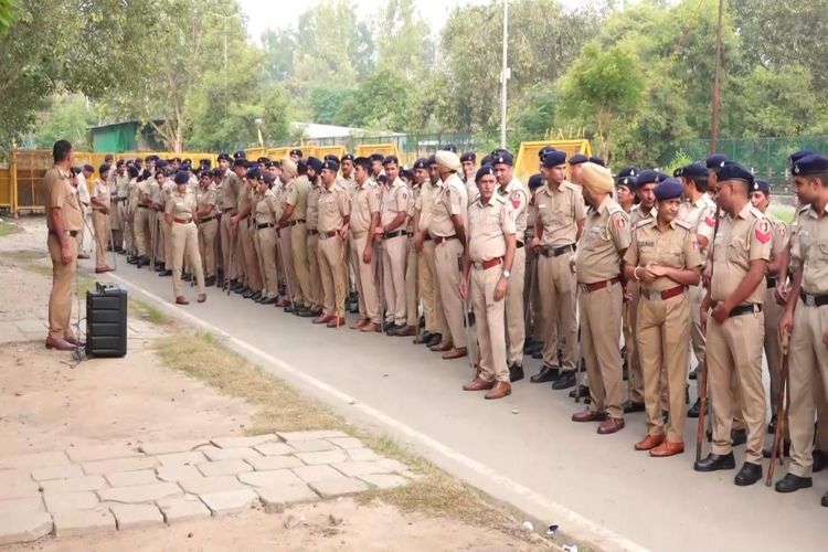 Security tightened at Chandigarh-Mohali border in view of 'Punjab Bandh' called by Quami Insaaf Morcha