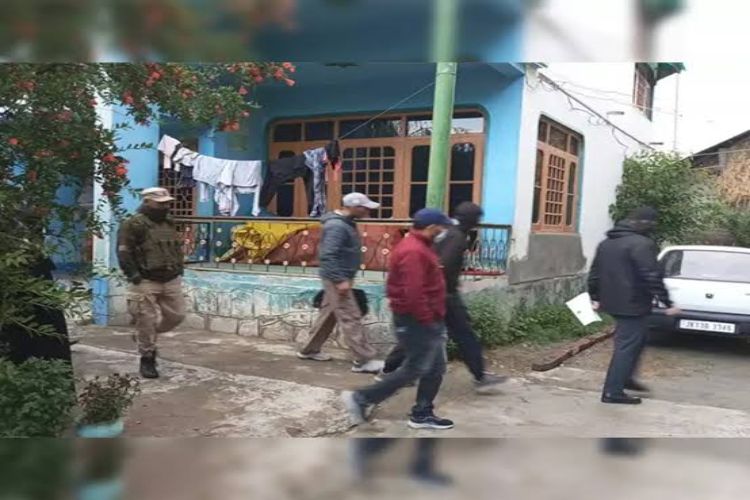 Kashmir: Constable's house raided as part of probe into allegations of 'forgery' to secure job