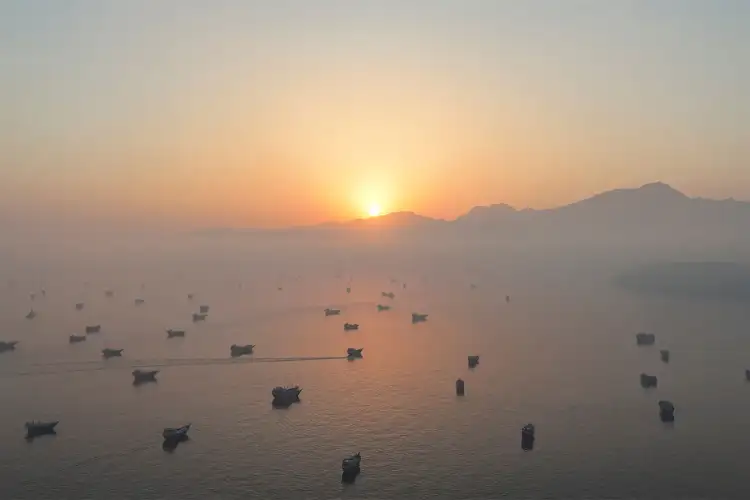 US military moves 15 millionbarrels through Hormuz amid Iran tensions