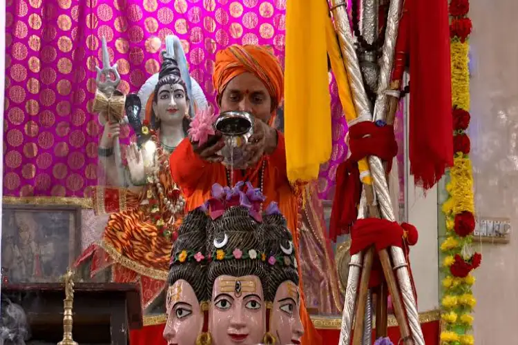 Chhari Mubarak, Lord Shiva's sacred mace, leaves Srinagar Akhara for Amarnath cave; to reach shrine on Raksha Bandhan