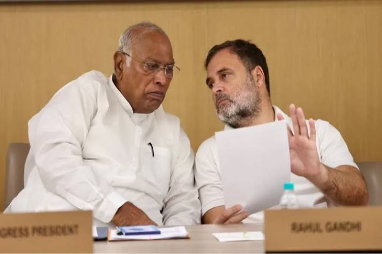 the census questionnaire and hold talks with parties and experts.
