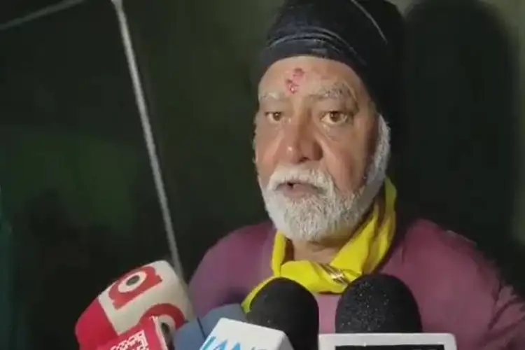 Sanjay Mishra visits Puri Jagannatha temple