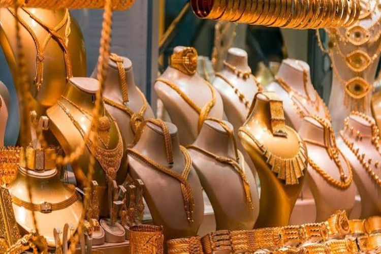 Deepa Jewellers' Rs 460-crore IPO price range is Rs 168-177 per share.