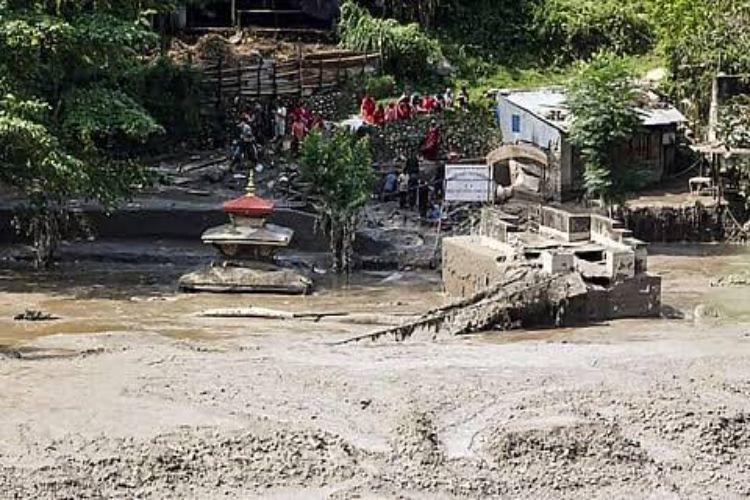 Famous Bengali actor Kharaj Mukherjee and his wife are stranded in flood-hit Nepal.