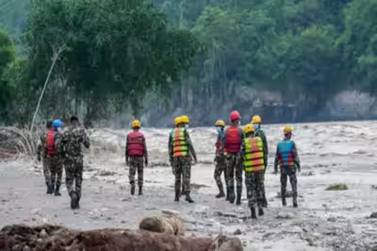 An 11-member Indian team has reached Kathmandu to assist in flood relief and rescue operations in Nepal.