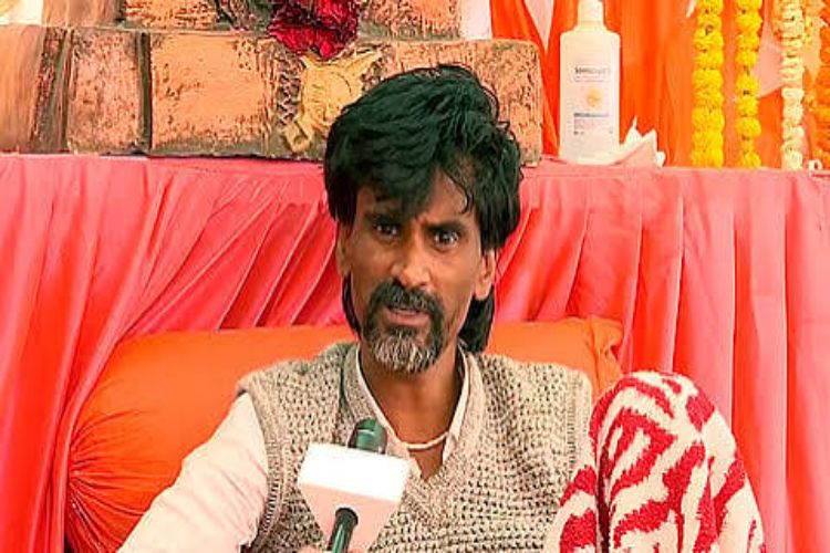 Jarange begins indefinite fast, accuses Fadnavis of harbouring 'hatred' against Marathas