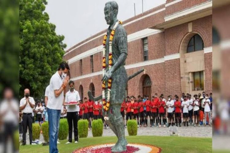 Himanta Biswa Sarma pays tribute to Major Dhyan Chand on National Sports Day
