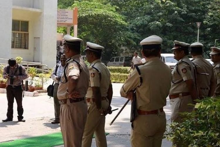 POCSO accused escapes after pushing policeman in Kannauj, five teams formed to search for him