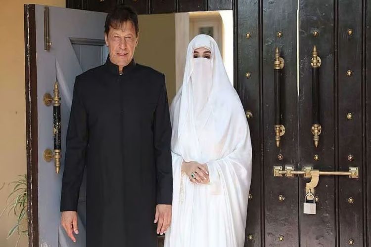 Court orders not to keep Imran Khan and wife Bushra in solitary confinement