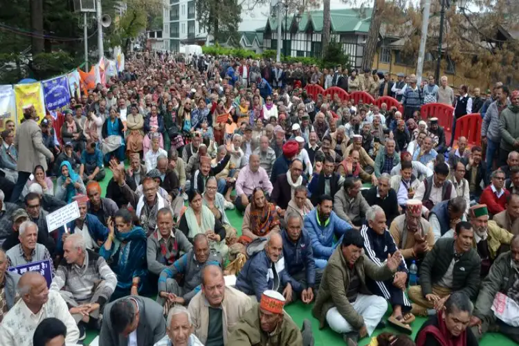 Himachal: Pensioners hold Assembly gherao protest in Shimla, demand release of pending dues