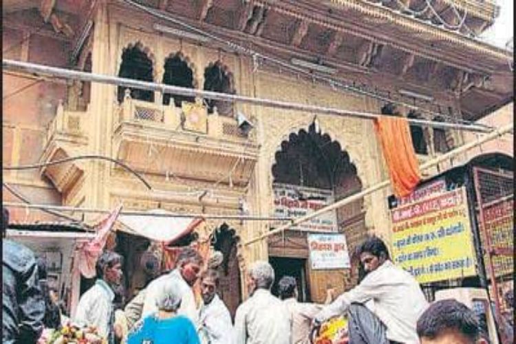 The once-a-year midnight Mangala Aarti at Banke Bihari Temple will be live streamed for the first time.