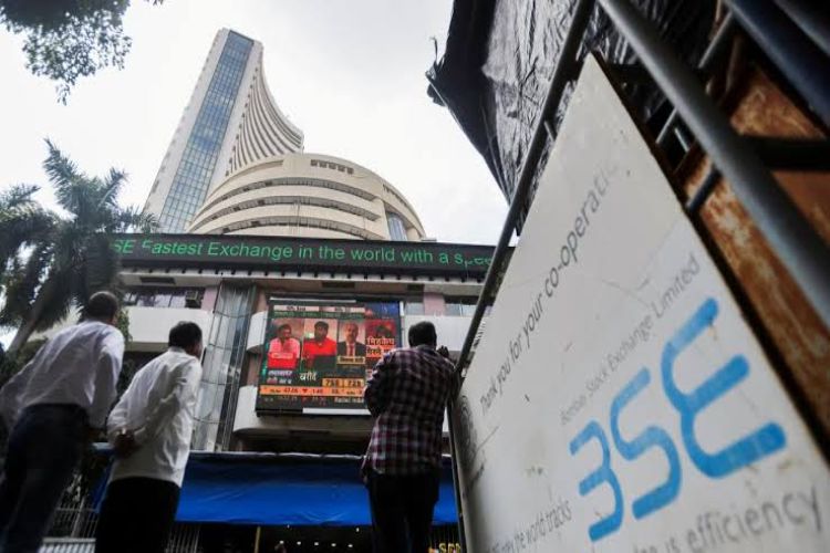 Stock market falls for the third consecutive day, Sensex falls by another 374 points