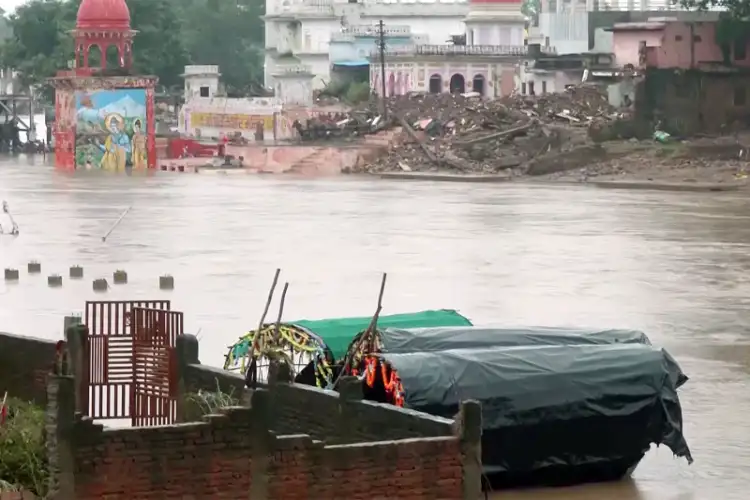 MP: Heavy rain in Chitrakoot pushes Mandakini River above danger mark