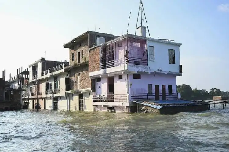 UP: Rising Ganga, Yamuna water levels flood riverfront road, reach residential areas in Prayagraj