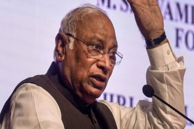 'Purification' incident of untouchability, FIR should be registered: Kharge