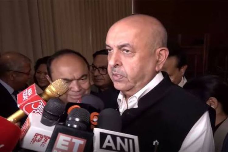 There will be more 'restrictions' on vehicles with conventional engines: Prime Minister's advisor Kapoor