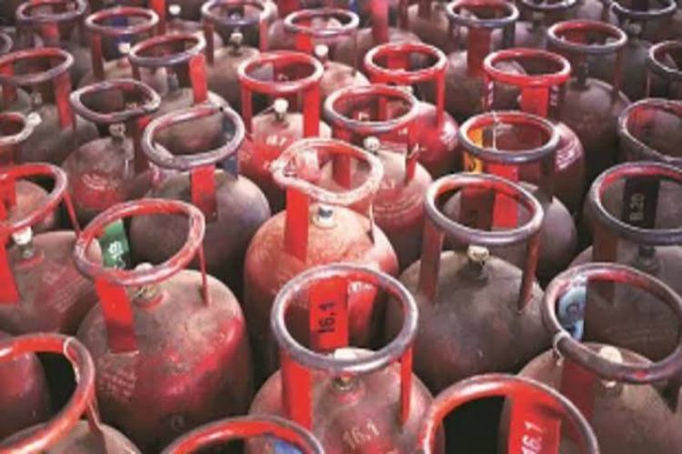Beneficiaries in Goa will get three free LPG cylinders every year, Rs 3,000 will come to their bank accounts