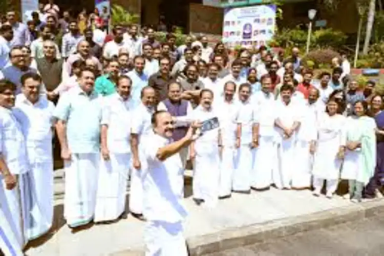CM Satheesan takes selfie with cabinet ministers at 'Reimagining Keralam' workshop