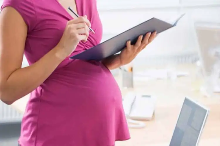 Delhi HC upholds maternity rights, quashes cost imposed after pregnant lawyer missed hearing