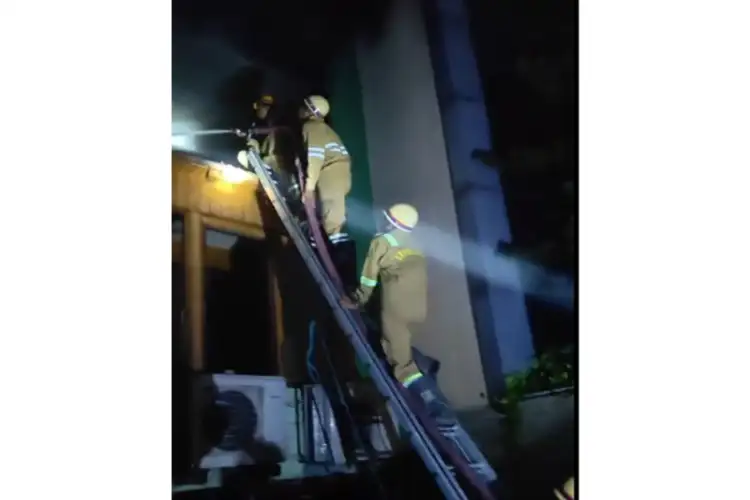 UP: Several rescued as house gutted in fire in Kanpur
