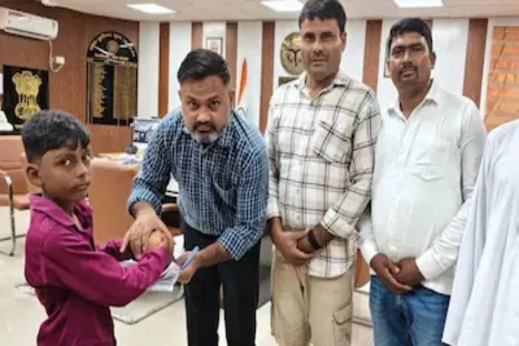 Kushinagar boy donates his year's savings for Nepal flood victims