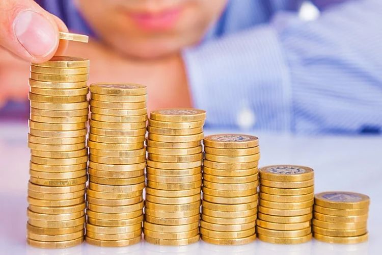 RBI raises over Rs 6 lakh crore in two auctions with mixed response