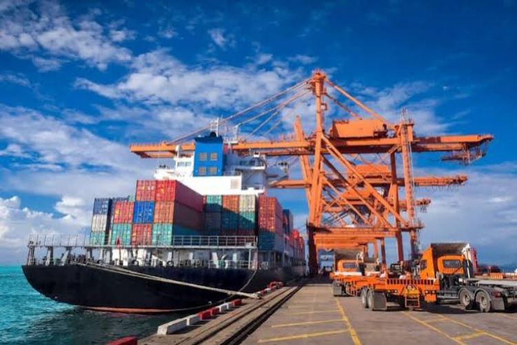 China's exports rise 25% in August