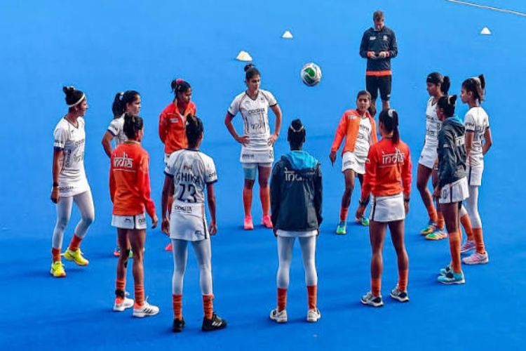 Indian women's hockey team leaves for Asiad with aim of gold medal