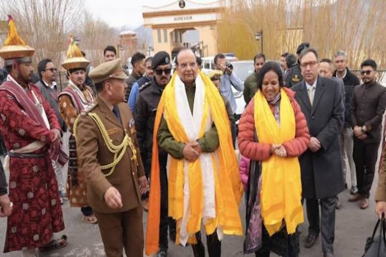 Lieutenant Governor Saxena will administer the oath of office to the Chief Justice of the Jammu and Kashmir and Ladakh High Court.