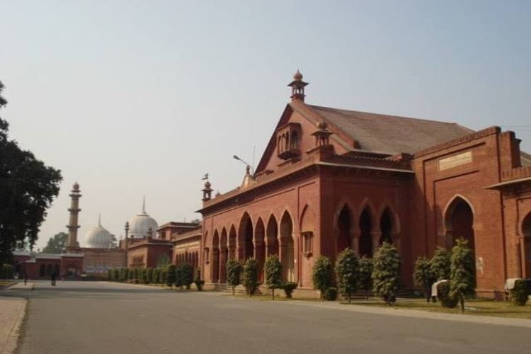 September 9: Anglo Oriental College was granted university status, becoming Aligarh Muslim University.