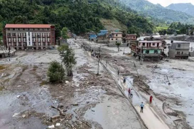 Death toll in Nepal floods rises to 1,365, rescue operations continue