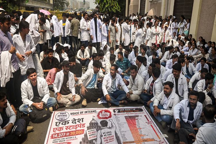Intern doctors in Madhya Pradesh continue their protest for the third day, insisting on a pay hike