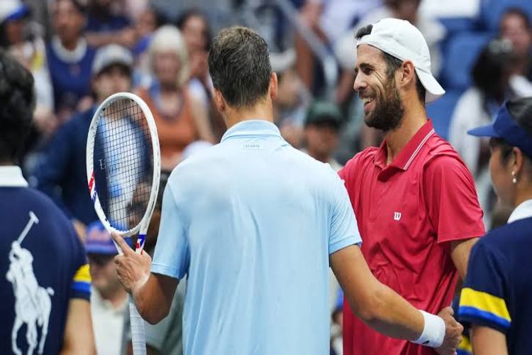 Zverev and Khachanov reach the semi-finals with easy wins
