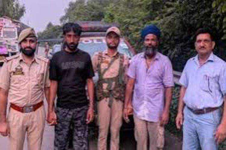 Two interstate drug smugglers arrested in Jammu and Kashmir's Kathua