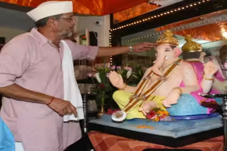 Nana Patekar celebrated Ganesh Chaturthi with his family; photos have surfaced.