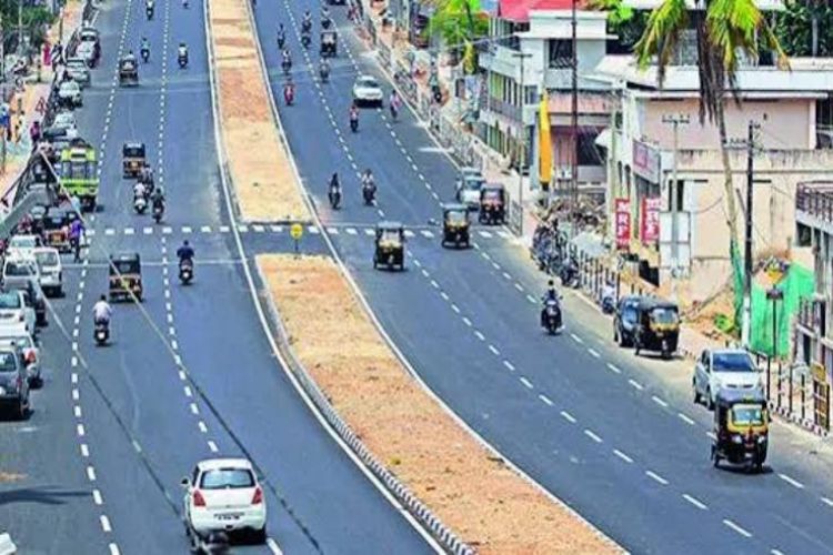 District Collectors should regularly monitor the status of roads under construction: Chief Minister