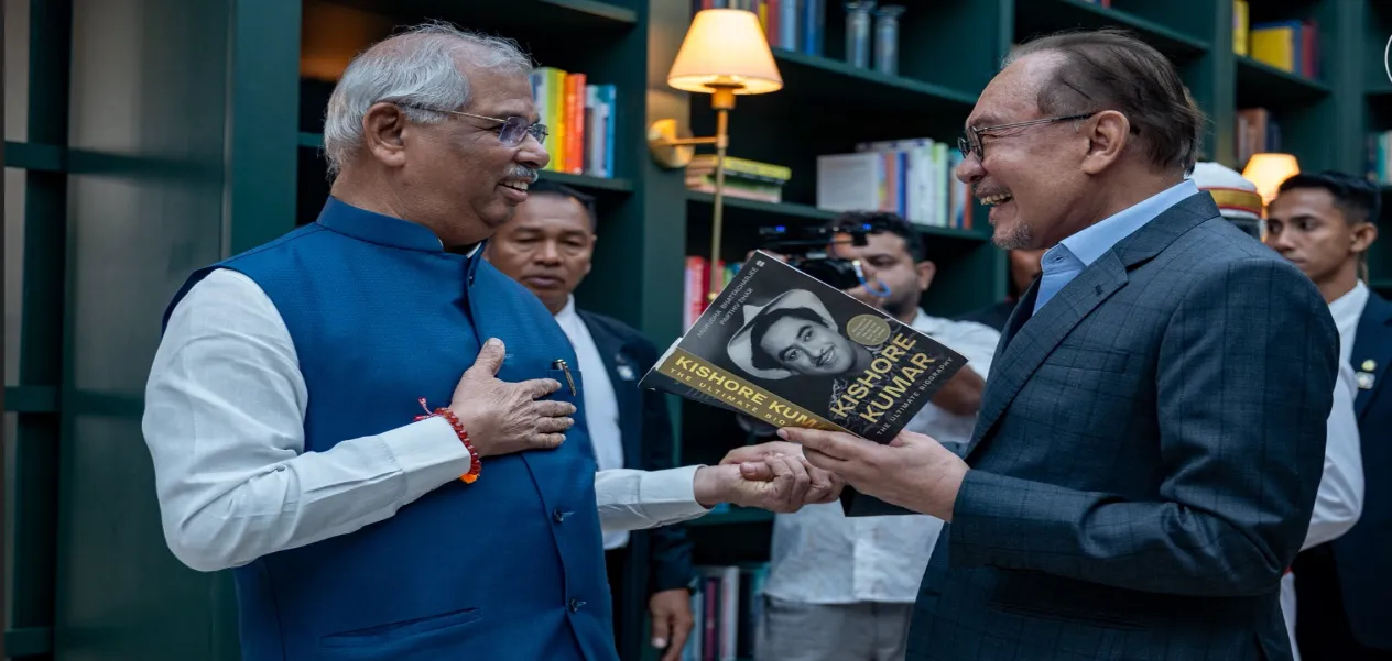 Anwar Ibrahim made waves from BRICS to Kerala, sparking widespread discussion. ibrahi with keralam governer