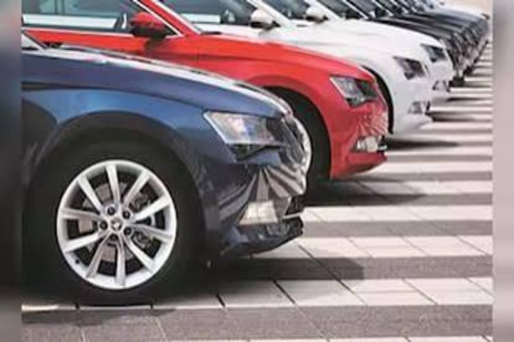 Domestic passenger vehicle wholesale sales up 36.5 percent at 4,39,309 units in August