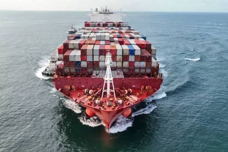 India's exports rose 26.12 percent to $43.81 billion in August, reducing trade deficit